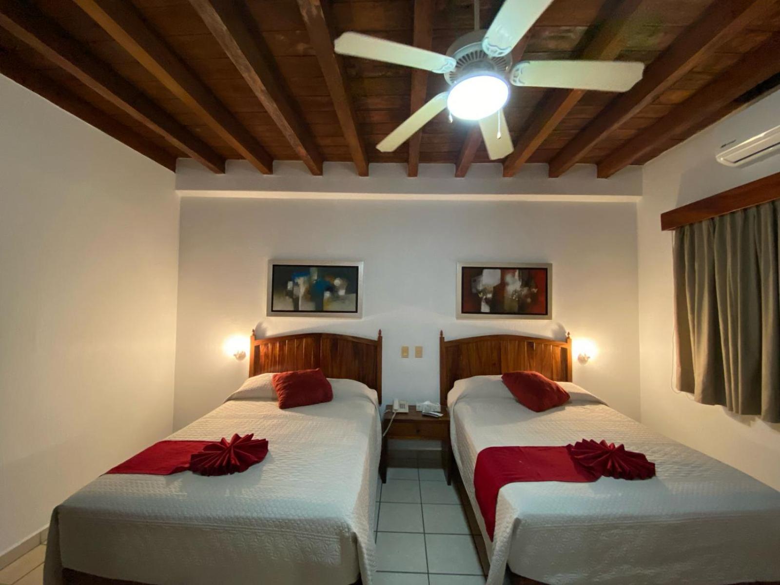 Hotel Boutique La Pergola Manzanillo Bagian luar foto